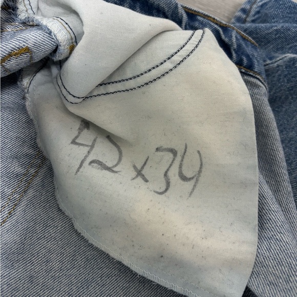 Carhartt Classic Distressed Blue Denim Jeans Men’s Size 42x34 - Picture 6 of 10